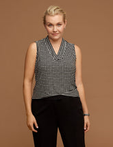 Plus Size Sleeveless Polka Dot Pleat Top - Anne Klein Anne Black/ Anne White