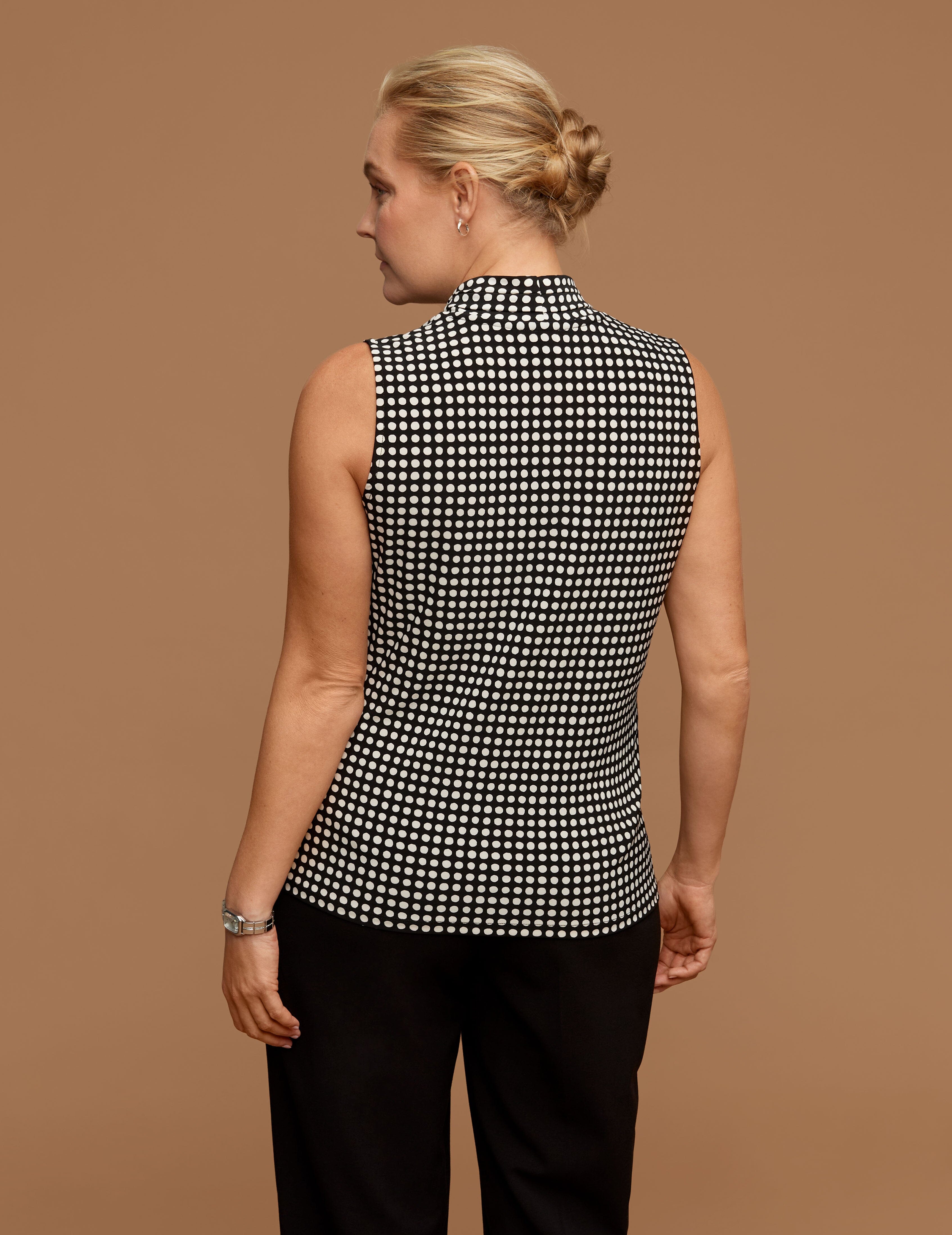 Plus Size Sleeveless Polka Dot Pleat Top - Anne Klein Anne Black/ Anne White